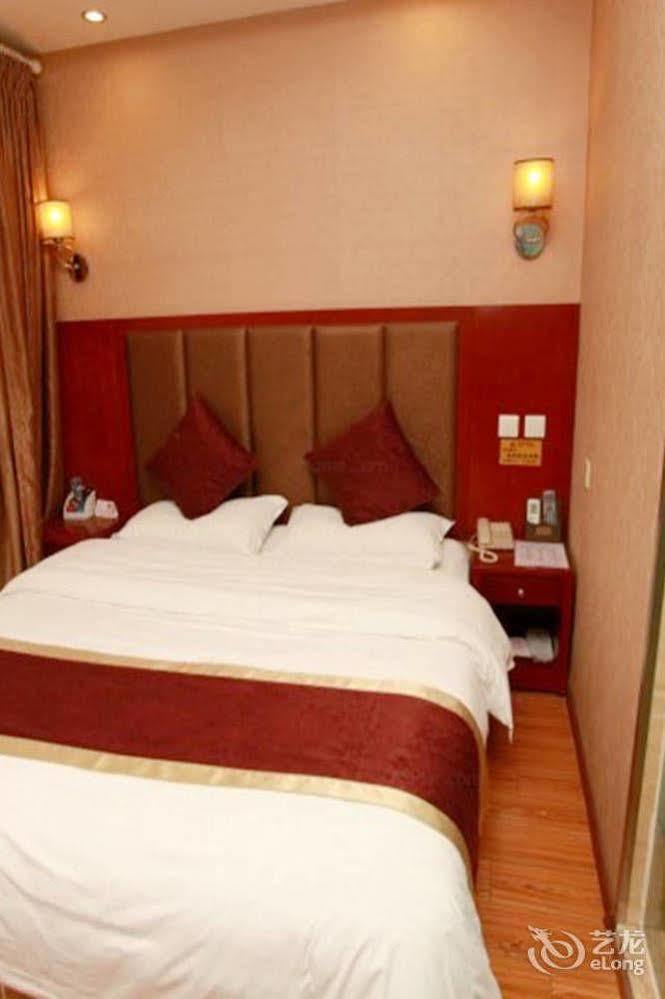 Helun Hotel Чэнду Экстерьер фото